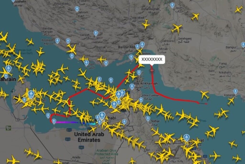 em-meio-a-tensoes,-aviao-da-marinha-dos-eua-faz-voo-proximo-ao-ira