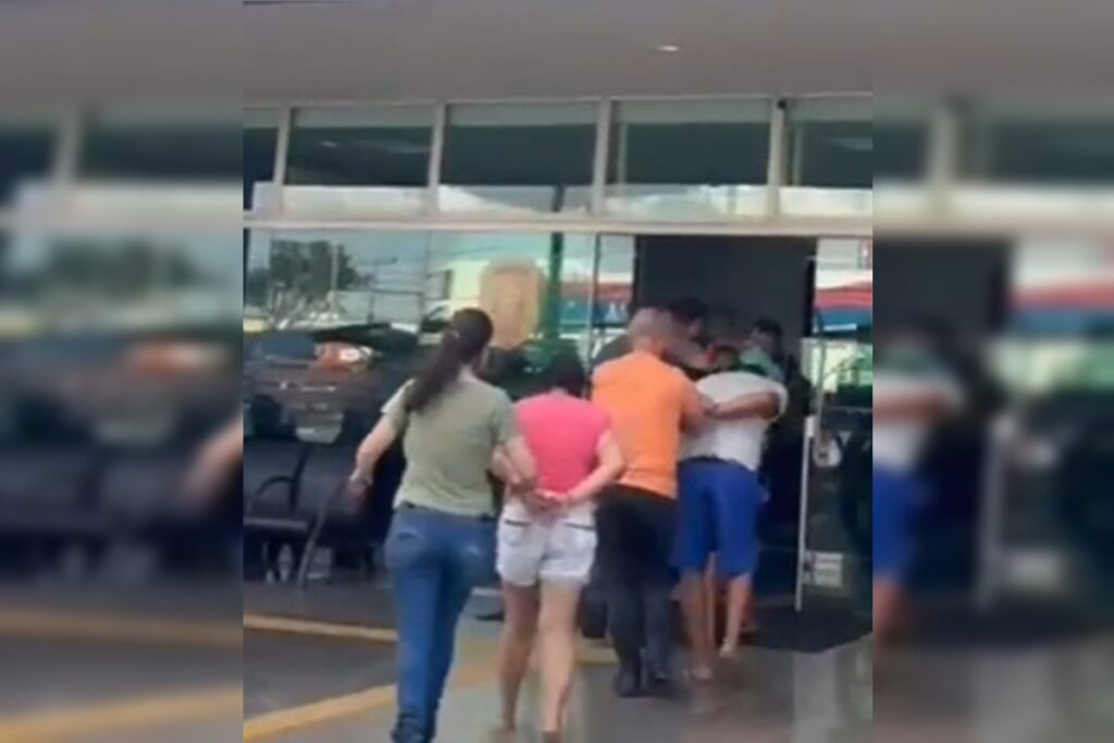 camburao-lotado:-pcdf-estoura-ponto-de-trafico-em-bar-em-ceilandia.-veja-video