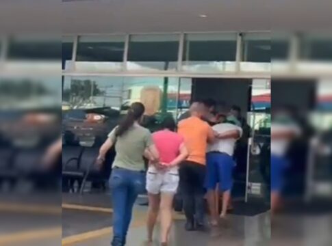 camburao-lotado:-pcdf-estoura-ponto-de-trafico-em-bar-em-ceilandia.-veja-video