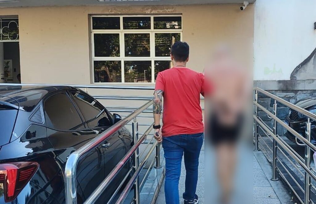 professor-e-preso-apos-trocar-notas-altas-por-fotos-intimas-de-alunos