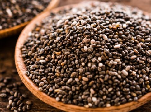 chia-no-verao:-como-a-semente-ajuda-na-hidratacao-e-no-controle-do-peso