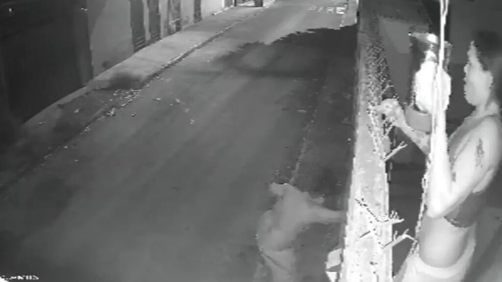 go:-homem-quebra-porta-de-vizinha-e-acaba-queimado-com-agua-quente.-veja-video