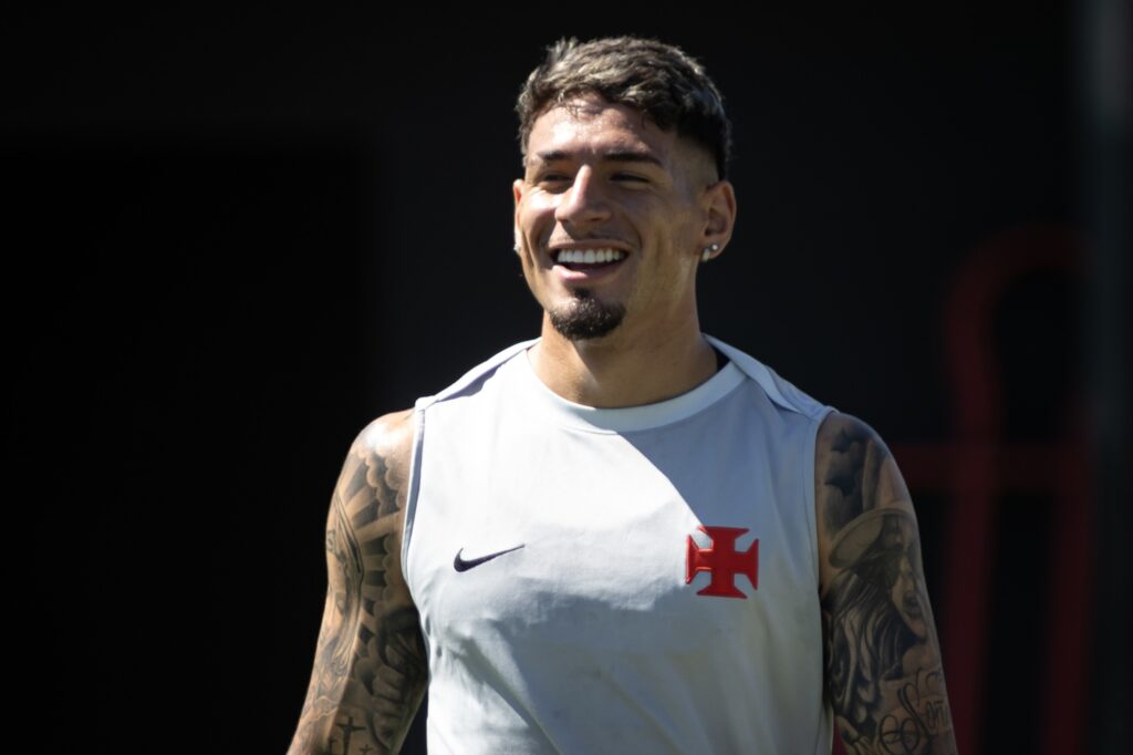 vasco:-novo-reforco,-saldivia-e-apresentado-e-cita-influencia-de-diniz