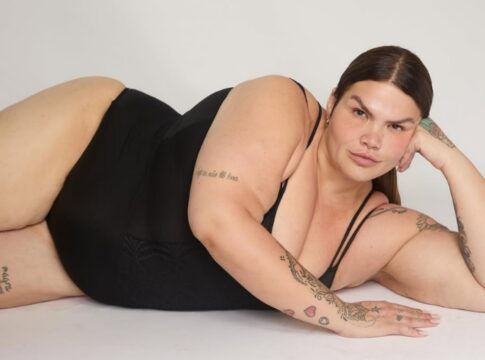 thais-carla-da-show-de-autoestima-e-posa-de-lingerie-apos-perder-81-kg