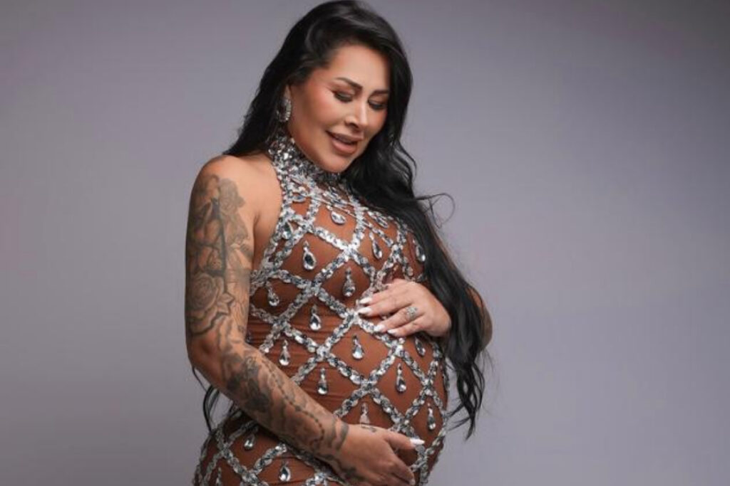 gravida,-adriana-muller-revela-condicao-rara-na-gestacao