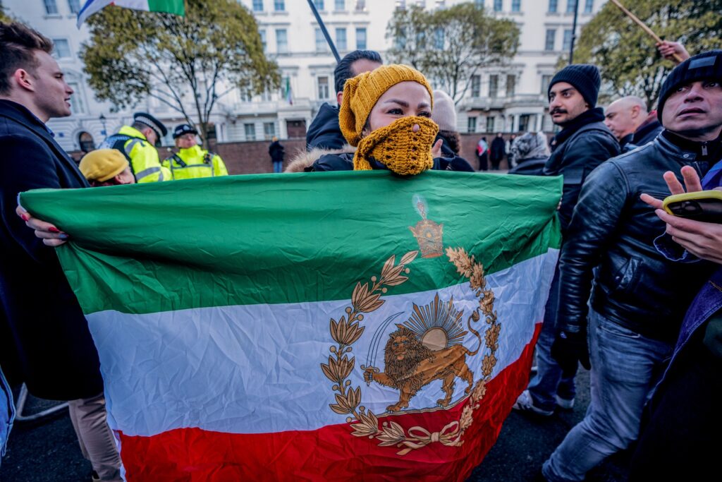 reino-unido-fecha-embaixada-no-ira-apos-protestos-violentos