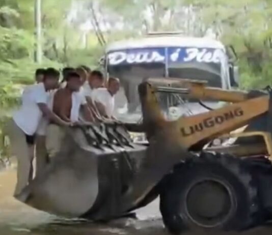 ilhados:-detentos-presos-em-alagamento-sao-resgatados-por-trator