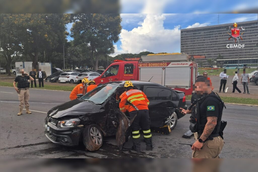 ambulancia-bate-em-cinco-carros-e-deixa-duas-mulheres-feridas-no-df