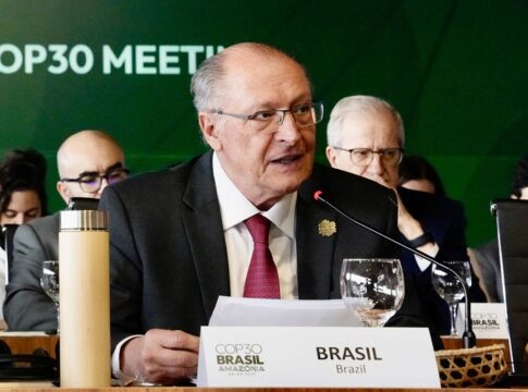 ira:-alckmin-minimiza-impacto-da-tarifa-de-25%-anunciada-por-trump