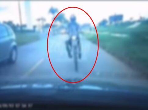 imagens-fortes-mostram-batida-frontal-violenta-entre-moto-e-carro.-veja-video