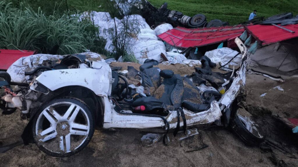 veja-imagens-do-grave-acidente-que-matou-3-da-mesma-familia-na-br-060
