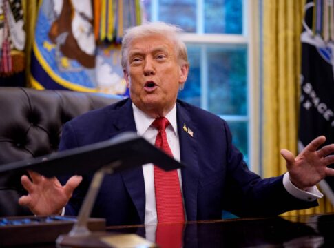 trump-celebra-juiza-que-manteve-operacoes-do-ice-em-minnesota