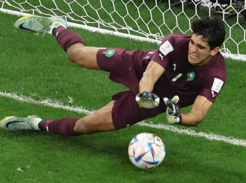 goleiro-do-marrocos-defende-penalti-decisivo-de-forma-inusitada;-veja