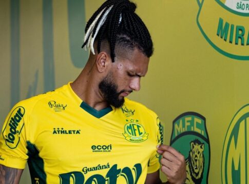 mirassol-contrata-zagueiro-com-passagens-por-gremio,-cruzeiro-e-eua