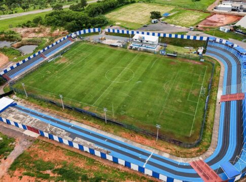 estadio-jk,-no-paranoa,-sofre-com-gramado-sem-condicoes-de-jogo