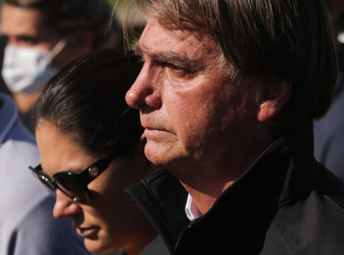 na-papudinha,-bolsonaro-continuara-sem-acesso-a-smart-tv