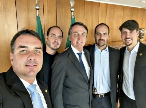 moraes-rebate-criticas-de-familia-e-cita-regalias-de-bolsonaro-na-pf