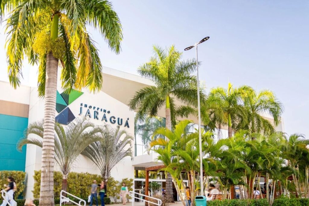 ladroes-usam-duto-de-ar-condicionado-para-furtar-joalheria-em-shopping