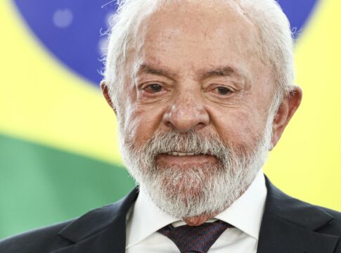 antes-de-viagem-ao-panama,-lula-conversa-com-presidente-mulino