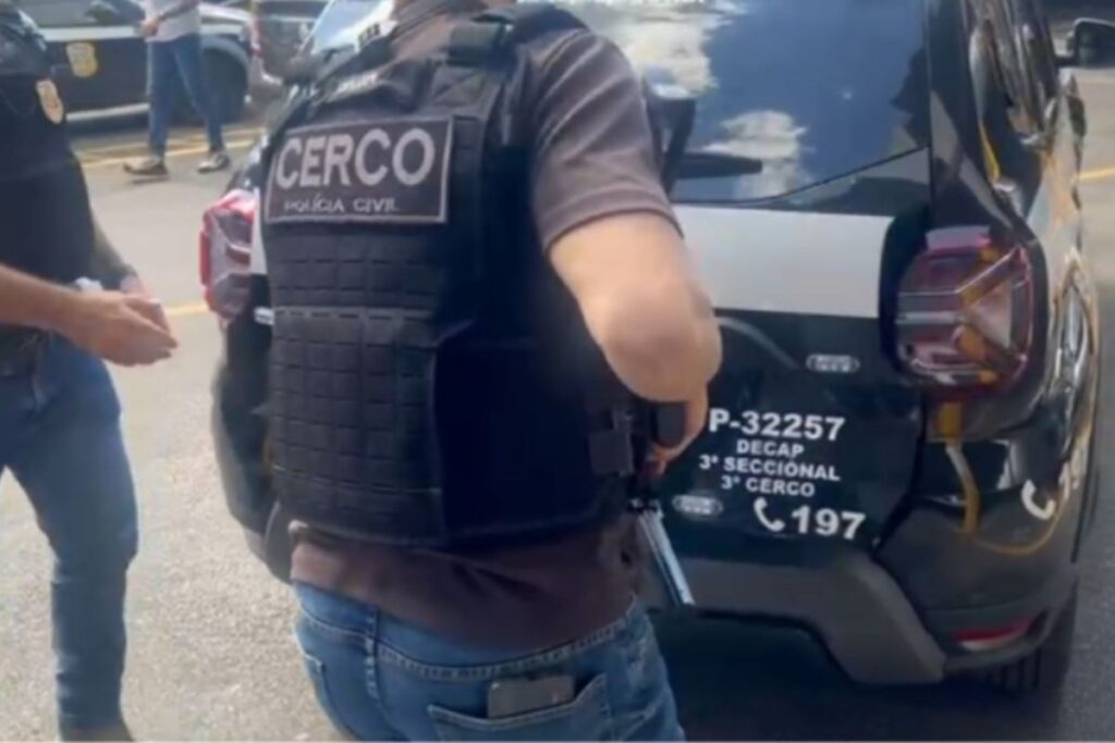 bandidos-dao-re-em-carro-para-invadir-loja-no-bras-e-acabam-presos