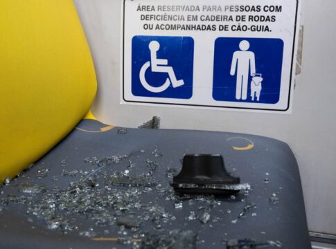 passageiros-ficaram-feridos-em-ataques-simultaneos-a-40-onibus-no-df