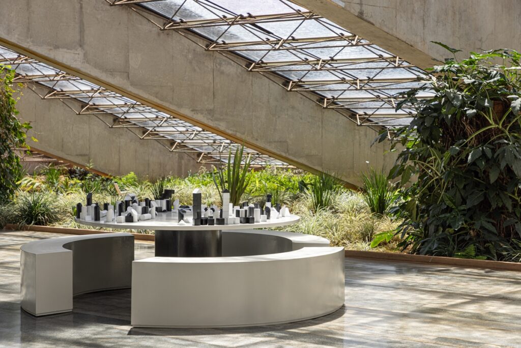 sergio-camargo-transforma-o-teatro-nacional-em-laboratorio-do-olhar