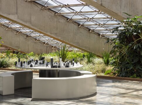 sergio-camargo-transforma-o-teatro-nacional-em-laboratorio-do-olhar