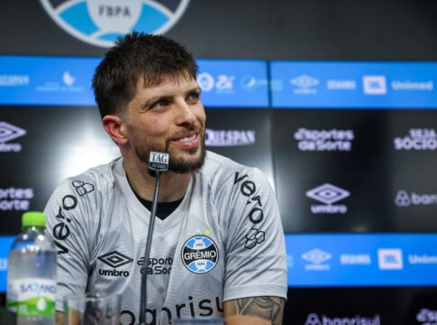 volpi-e-sincero-ao-comentar-disputa-pela-titularidade-no-gremio