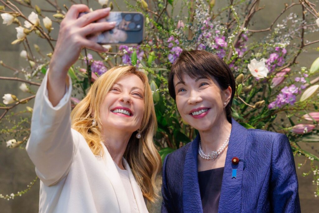 primeiras-ministras-de-japao-e-italia-se-reunem-em-toquio