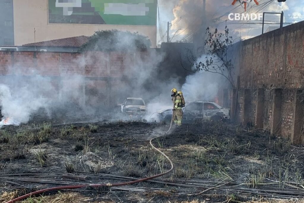 oito-carros-ficam-destruidos-apos-incendio-em-vicente-pires
