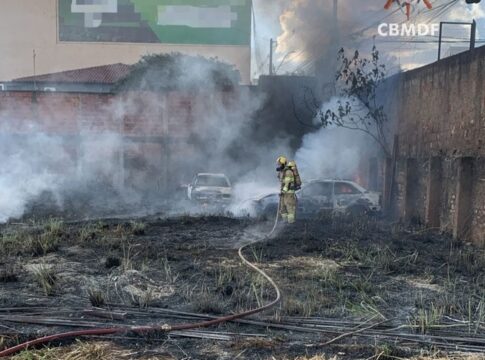 oito-carros-ficam-destruidos-apos-incendio-em-vicente-pires