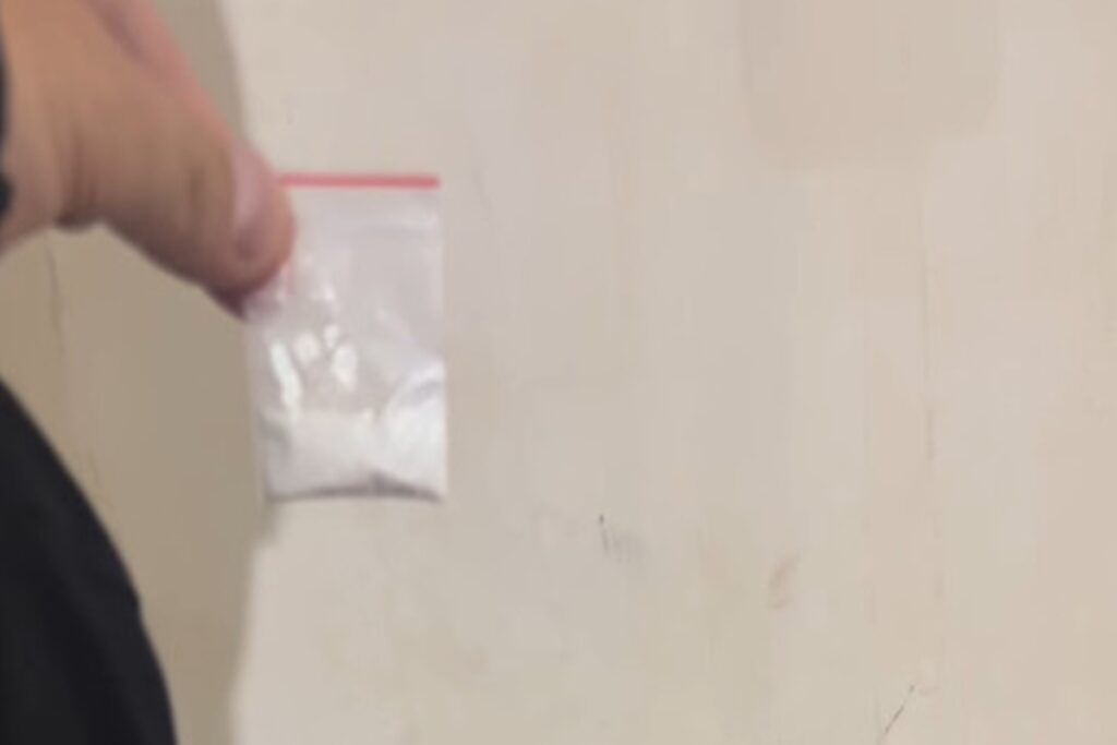 traficante-preso-com-po-nega-crime-e-diz-que-cocaina-e-“remedio”.-veja-video