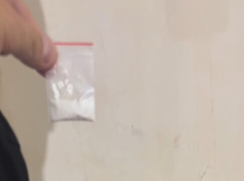 traficante-preso-com-po-nega-crime-e-diz-que-cocaina-e-“remedio”.-veja-video