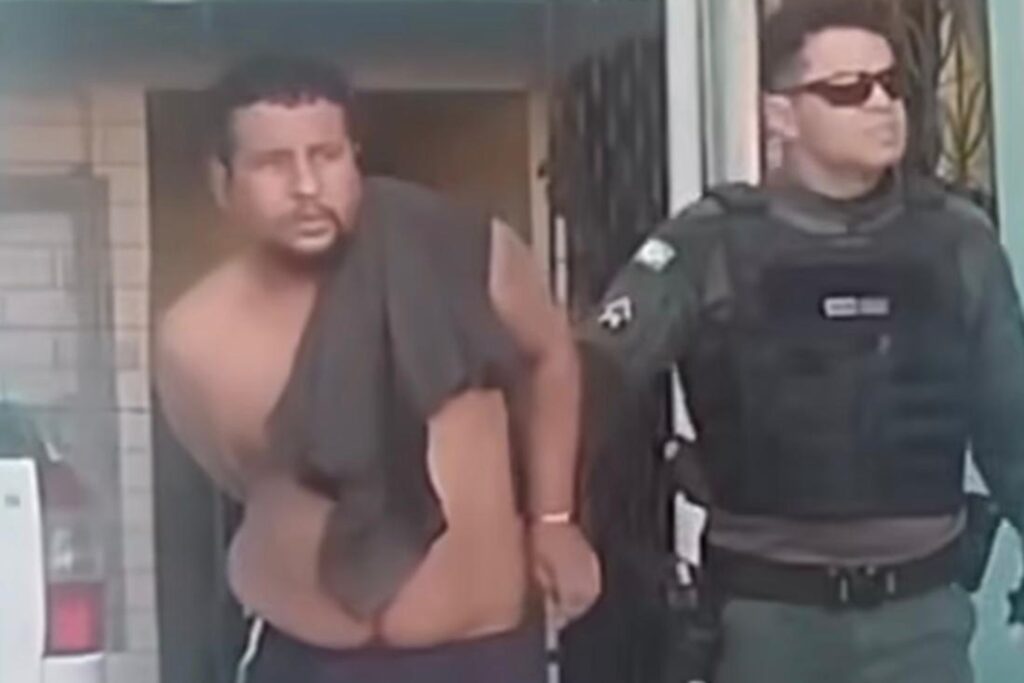 ce:-homem-e-preso-ao-empurrar-a-mae-pela-janela-de-apartamento.-veja-video