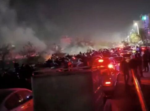 protestos-no-ira-diminuem-apos-forte-repressao,-dizem-moradores