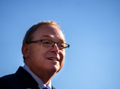 favorito-de-trump-para-assumir-fed-minimiza-investigacao-sobre-powell