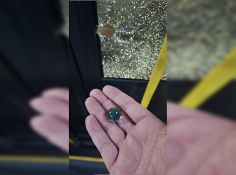 “a-janela-explodiu-inteira”:-passageira-conta-como-foi-ataque-a-onibus