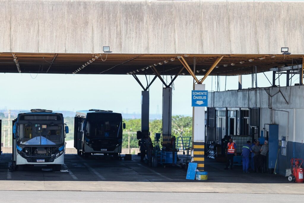 ataques-a-onibus-no-df:-passageiros-e-motoristas-relatam-clima-de-medo