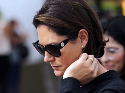 michelle-se-manifesta-apos-1a-noite-de-bolsonaro-na-papudinha