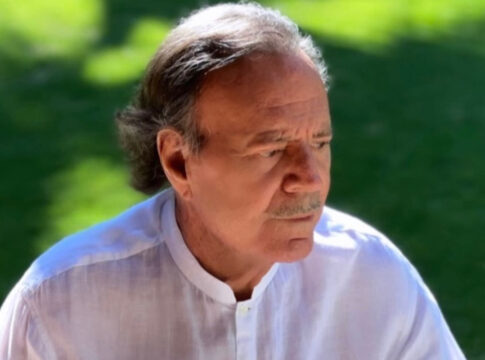 julio-iglesias-desabafa-apos-acusacao-de-assedio:-“grande-tristeza”