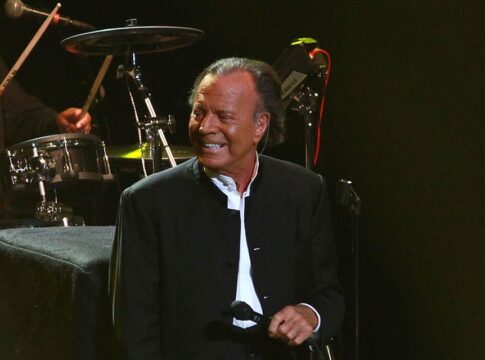 julio-iglesias-quebra-silencio-sobre-acusacao-de-abuso-sexual;-veja