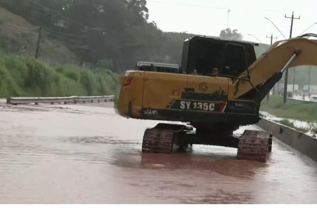 alagamento:-regis-bittencourt-volta-a-ser-interditada-na-grande-sp