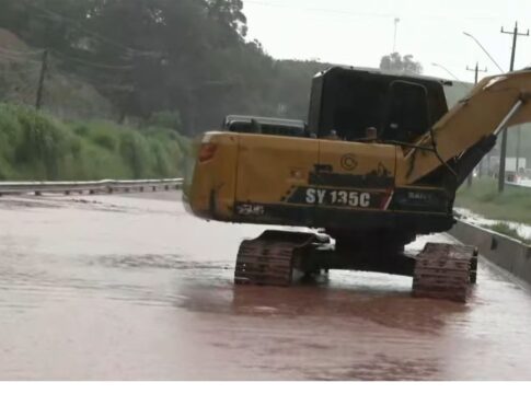 alagamento:-regis-bittencourt-volta-a-ser-interditada-na-grande-sp