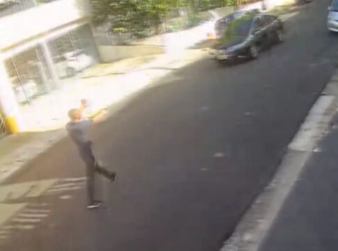 apos-denuncia-do-proprio-pai,-homem-e-preso-por-roubo-em-sao-paulo.-video