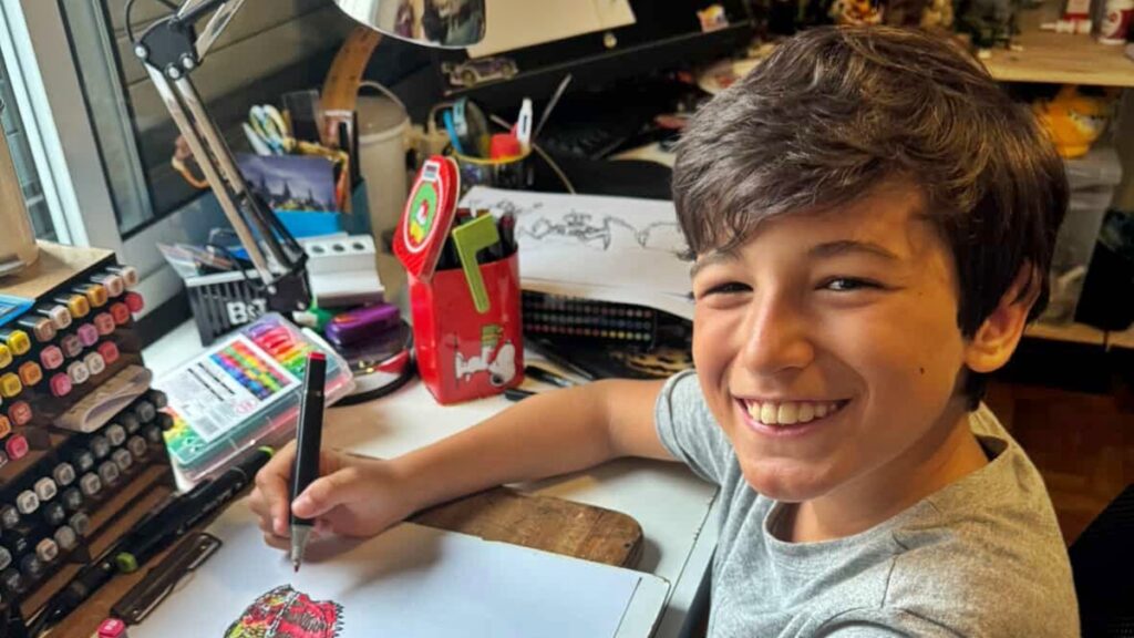 gudraws:-garoto-de-11-anos-usa-apenas-observacao-para-criar-personagens.-veja-video