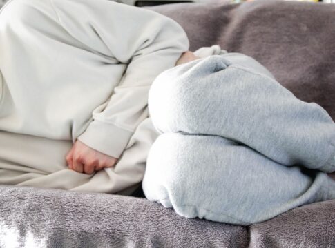 5-exercicios-que-acabam-com-a-colica-sem-precisar-tomar-remedio