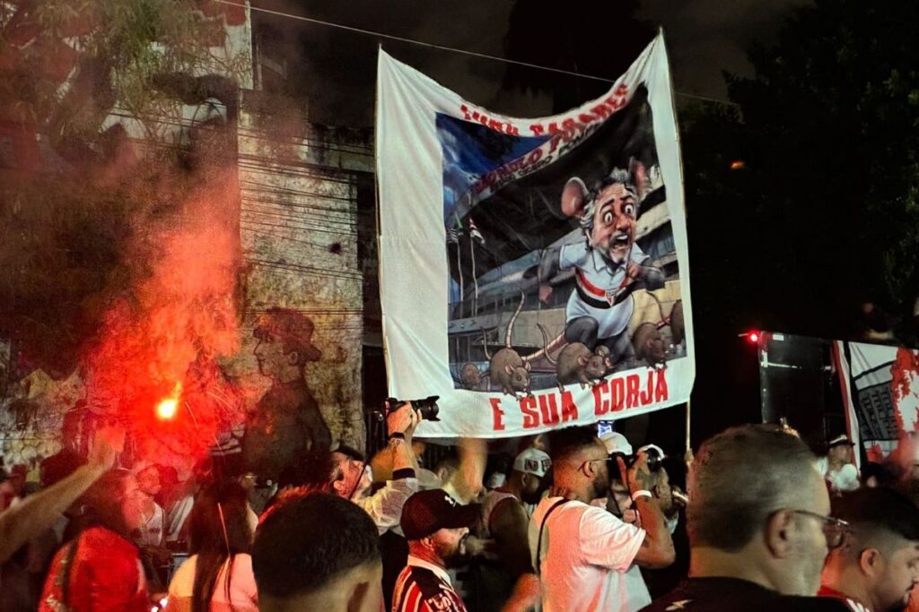 “o-casares-vazou”:-torcida-comemora-impeachment-no-sao-paulo.-video