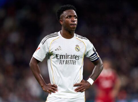 vini-jr-e-vaiado-pela-torcida-em-vitoria-do-real-madrid-sobre-levante.-veja-video