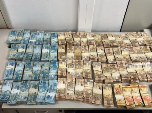 policia-apreende-r$-500-mil-em-saco-de-lixo-e-confisca-carro-blindado