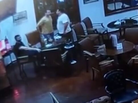 veja-momento-em-que-medico-mata-colegas-apos-briga-em-restaurante.-video